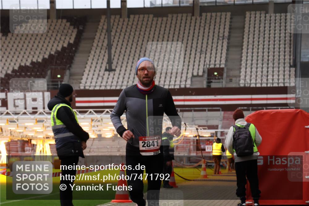 08.12.2024 - St. Pauli X-Mass-Run No. 14 Yannick Fuchs http://msf.ph/oto/7471792 08.12.2024 09:50:18 Ziel 2841, 3164 meine-sportfotos.de