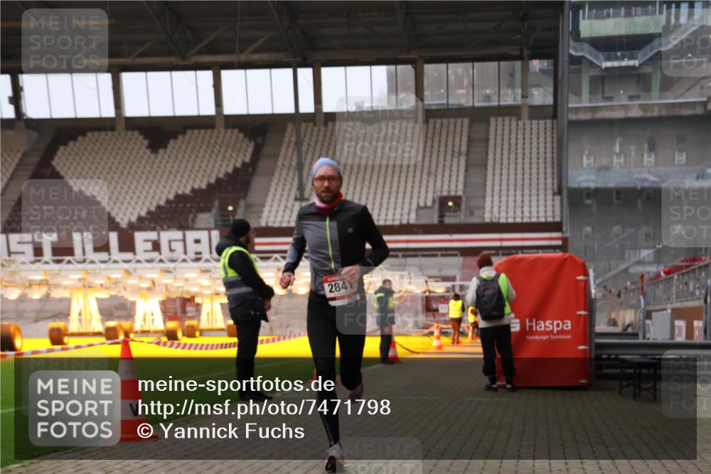 08.12.2024 - St. Pauli X-Mass-Run No. 14 Yannick Fuchs http://msf.ph/oto/7471798 08.12.2024 09:50:19 Ziel 2841, 3164 meine-sportfotos.de