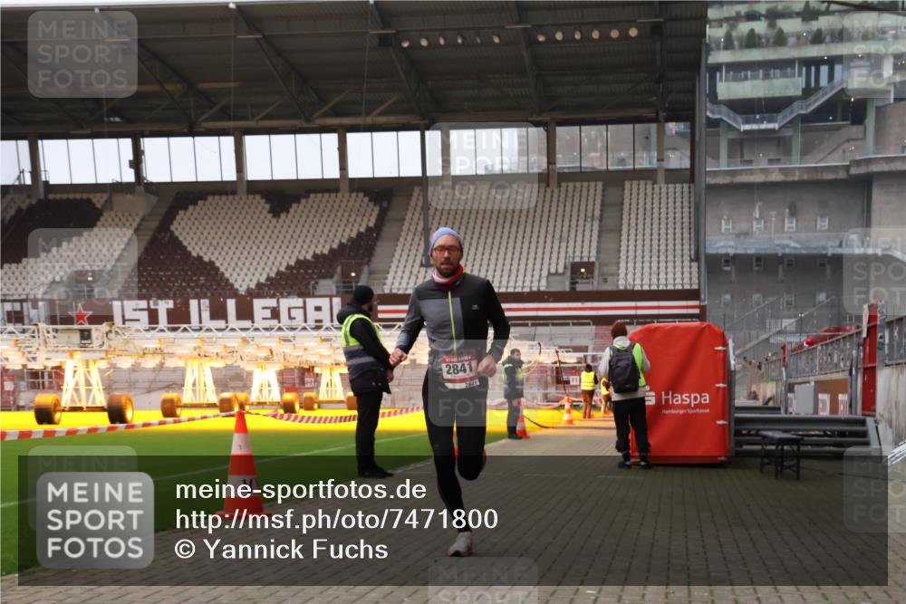 08.12.2024 - St. Pauli X-Mass-Run No. 14 Yannick Fuchs http://msf.ph/oto/7471800 08.12.2024 09:50:19 Ziel 2841, 3164 meine-sportfotos.de