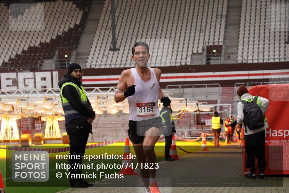 08.12.2024 - St. Pauli X-Mass-Run No. 14 Yannick Fuchs http://msf.ph/oto/7471823 08.12.2024 09:50:31 Ziel 2957, 3164 meine-sportfotos.de