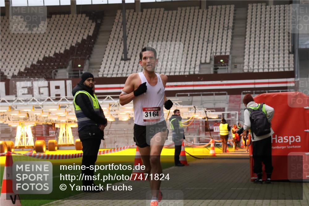 08.12.2024 - St. Pauli X-Mass-Run No. 14 Yannick Fuchs http://msf.ph/oto/7471824 08.12.2024 09:50:31 Ziel 2957, 3164 meine-sportfotos.de