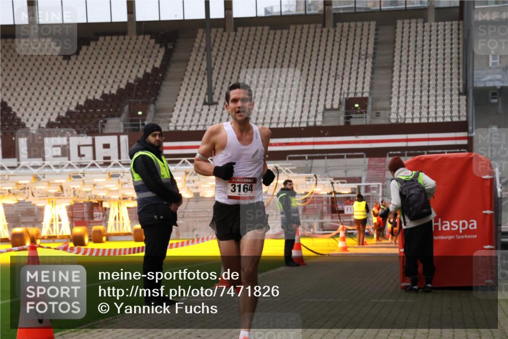 08.12.2024 - St. Pauli X-Mass-Run No. 14 Yannick Fuchs http://msf.ph/oto/7471826 08.12.2024 09:50:31 Ziel 2957, 3164 meine-sportfotos.de