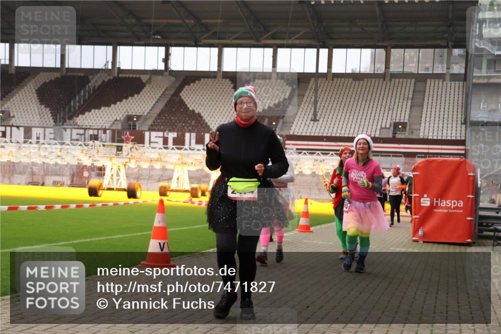 08.12.2024 - St. Pauli X-Mass-Run No. 14 Yannick Fuchs http://msf.ph/oto/7471827 08.12.2024 10:05:57 Ziel 65, 175, 751, 932, 1068, 1178, 1243, 1605, 1643, 1650, 2077, 2306, 2308, 2344, 2435, 2474, 2603, 2864, 2908, 3006, 3114, 3115, 3118, 3184, 3302 meine-sportfotos.de