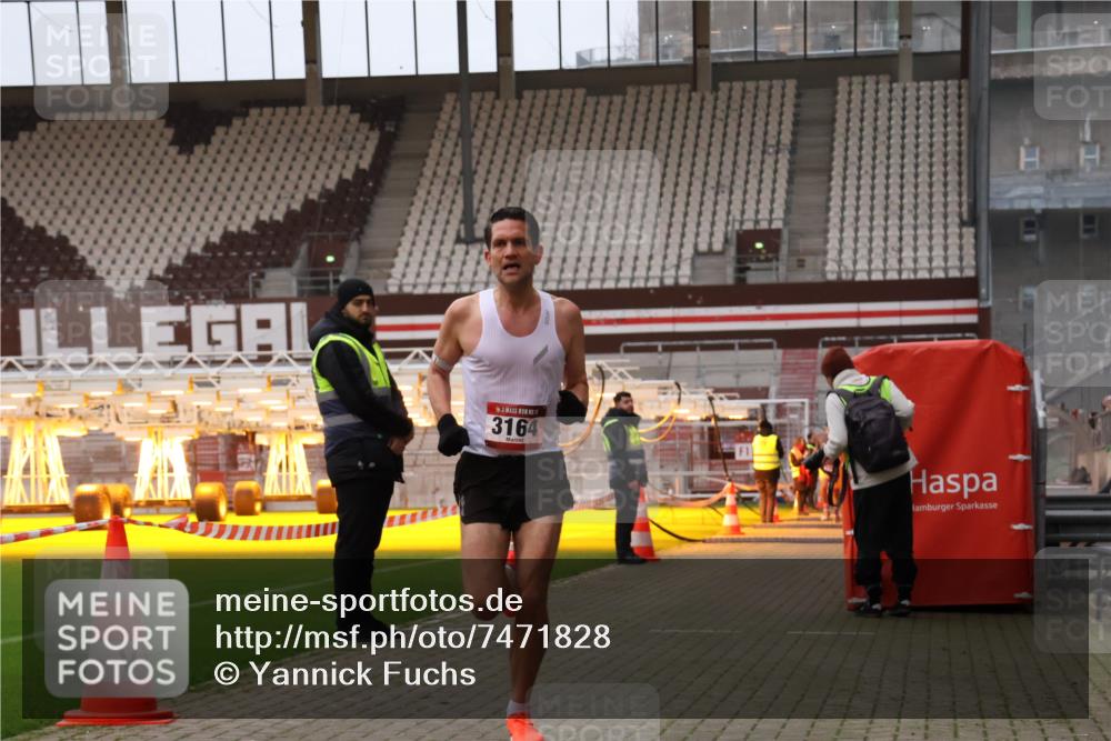 08.12.2024 - St. Pauli X-Mass-Run No. 14 Yannick Fuchs http://msf.ph/oto/7471828 08.12.2024 09:50:31 Ziel 2957, 3164 meine-sportfotos.de