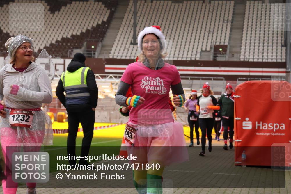08.12.2024 - St. Pauli X-Mass-Run No. 14 Yannick Fuchs http://msf.ph/oto/7471840 08.12.2024 10:05:59 Ziel 65, 175, 751, 932, 1068, 1178, 1232, 1243, 1605, 1643, 1650, 2077, 2306, 2308, 2344, 2435, 2474, 2603, 2908, 3006, 3114, 3115, 3118, 3184, 3302 meine-sportfotos.de