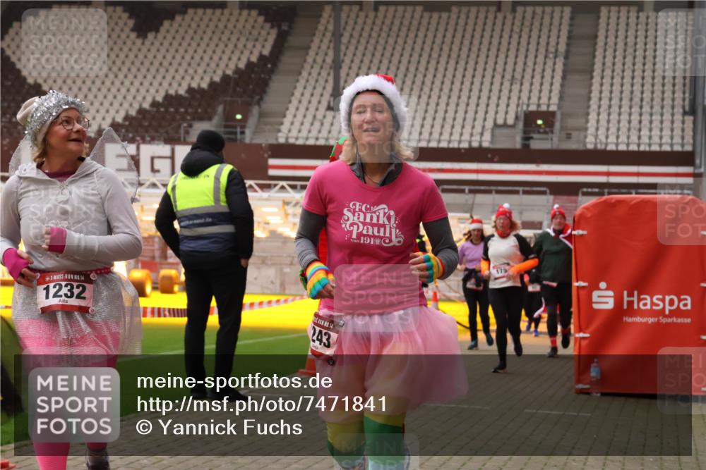 08.12.2024 - St. Pauli X-Mass-Run No. 14 Yannick Fuchs http://msf.ph/oto/7471841 08.12.2024 10:05:59 Ziel 65, 175, 751, 932, 1068, 1178, 1232, 1243, 1605, 1643, 1650, 2077, 2306, 2308, 2344, 2435, 2474, 2603, 2908, 3006, 3114, 3115, 3118, 3184, 3302 meine-sportfotos.de