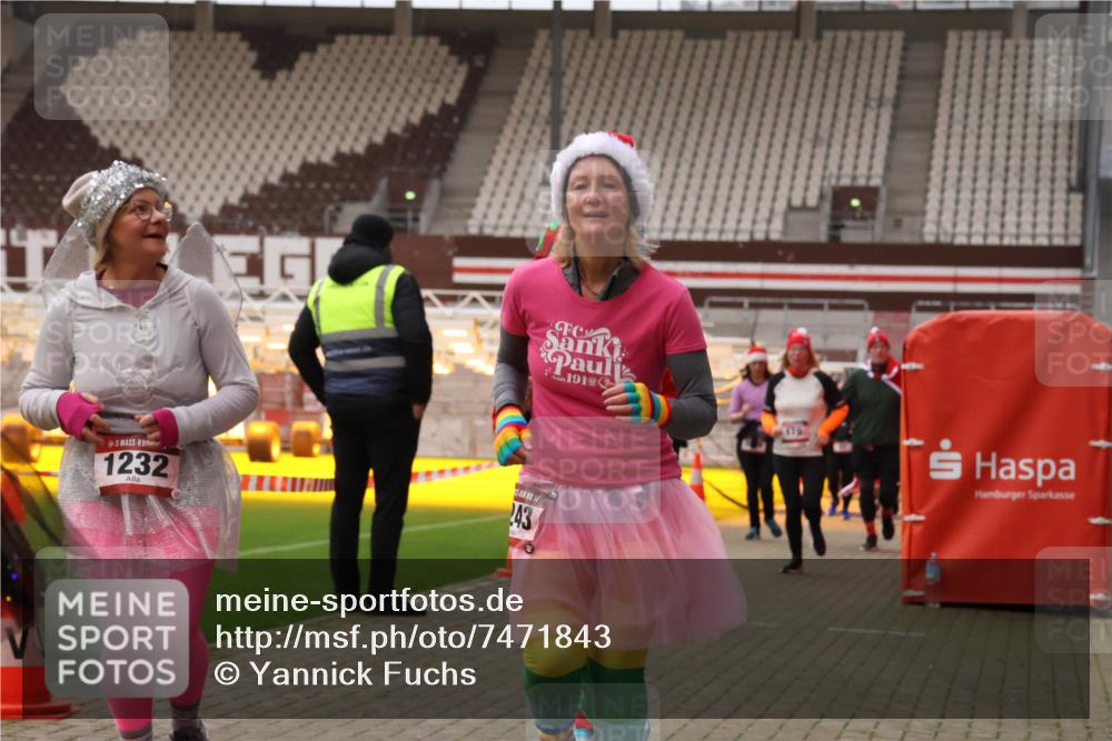 08.12.2024 - St. Pauli X-Mass-Run No. 14 Yannick Fuchs http://msf.ph/oto/7471843 08.12.2024 10:05:59 Ziel 65, 175, 751, 932, 1068, 1178, 1232, 1243, 1605, 1643, 1650, 2077, 2306, 2308, 2344, 2435, 2474, 2603, 2908, 3006, 3114, 3115, 3118, 3184, 3302 meine-sportfotos.de