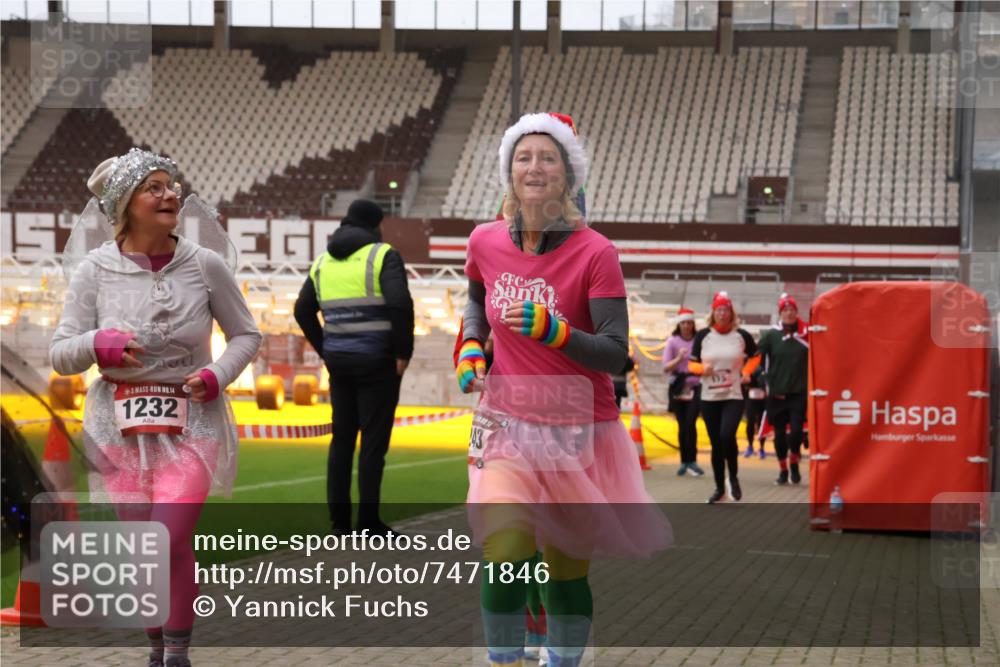 08.12.2024 - St. Pauli X-Mass-Run No. 14 Yannick Fuchs http://msf.ph/oto/7471846 08.12.2024 10:05:59 Ziel 65, 175, 751, 932, 1068, 1178, 1232, 1243, 1605, 1643, 1650, 2077, 2306, 2308, 2344, 2435, 2474, 2603, 2908, 3006, 3114, 3115, 3118, 3184, 3302 meine-sportfotos.de