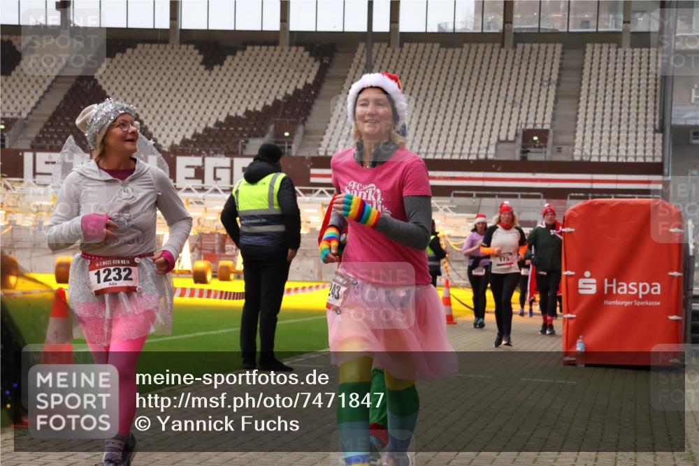 08.12.2024 - St. Pauli X-Mass-Run No. 14 Yannick Fuchs http://msf.ph/oto/7471847 08.12.2024 10:05:59 Ziel 65, 175, 751, 932, 1068, 1178, 1232, 1243, 1605, 1643, 1650, 2077, 2306, 2308, 2344, 2435, 2474, 2603, 2908, 3006, 3114, 3115, 3118, 3184, 3302 meine-sportfotos.de