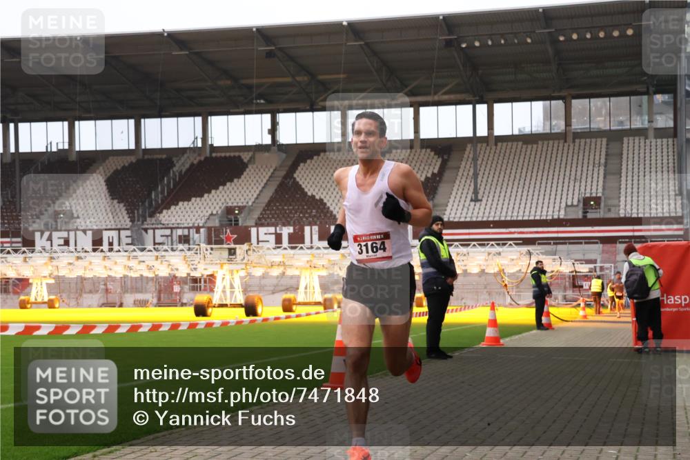 08.12.2024 - St. Pauli X-Mass-Run No. 14 Yannick Fuchs http://msf.ph/oto/7471848 08.12.2024 09:50:32 Ziel 2957, 3164 meine-sportfotos.de