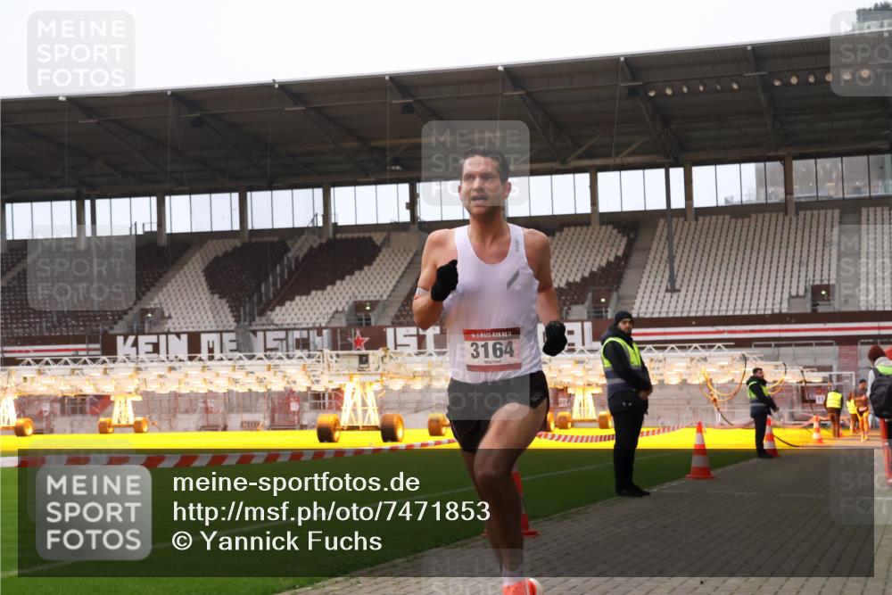 08.12.2024 - St. Pauli X-Mass-Run No. 14 Yannick Fuchs http://msf.ph/oto/7471853 08.12.2024 09:50:32 Ziel 2957, 3164 meine-sportfotos.de