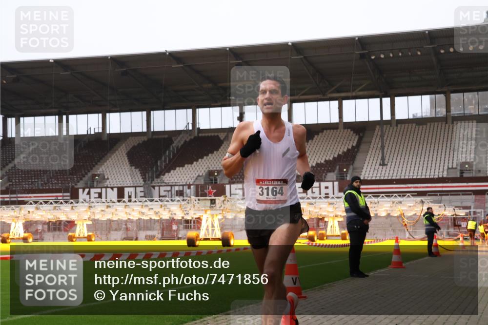 08.12.2024 - St. Pauli X-Mass-Run No. 14 Yannick Fuchs http://msf.ph/oto/7471856 08.12.2024 09:50:32 Ziel 2957, 3164 meine-sportfotos.de