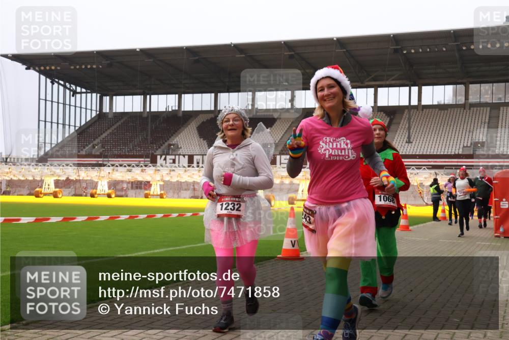 08.12.2024 - St. Pauli X-Mass-Run No. 14 Yannick Fuchs http://msf.ph/oto/7471858 08.12.2024 10:06:00 Ziel 65, 175, 751, 932, 1068, 1178, 1232, 1243, 1605, 1643, 1650, 2077, 2306, 2308, 2344, 2435, 2474, 2603, 2908, 3006, 3114, 3115, 3118, 3184, 3302 meine-sportfotos.de