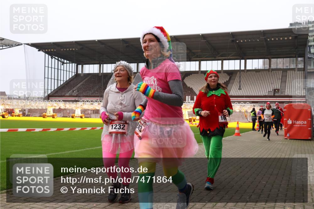 08.12.2024 - St. Pauli X-Mass-Run No. 14 Yannick Fuchs http://msf.ph/oto/7471864 08.12.2024 10:06:01 Ziel 40, 65, 175, 751, 932, 1068, 1232, 1243, 1605, 1643, 1650, 2077, 2306, 2308, 2344, 2435, 2474, 2603, 2908, 3006, 3114, 3115, 3118, 3184, 3302 meine-sportfotos.de
