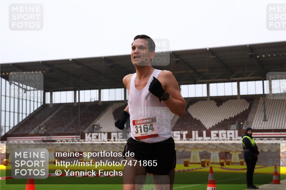 08.12.2024 - St. Pauli X-Mass-Run No. 14 Yannick Fuchs http://msf.ph/oto/7471865 08.12.2024 09:50:33 Ziel 2957, 3164 meine-sportfotos.de