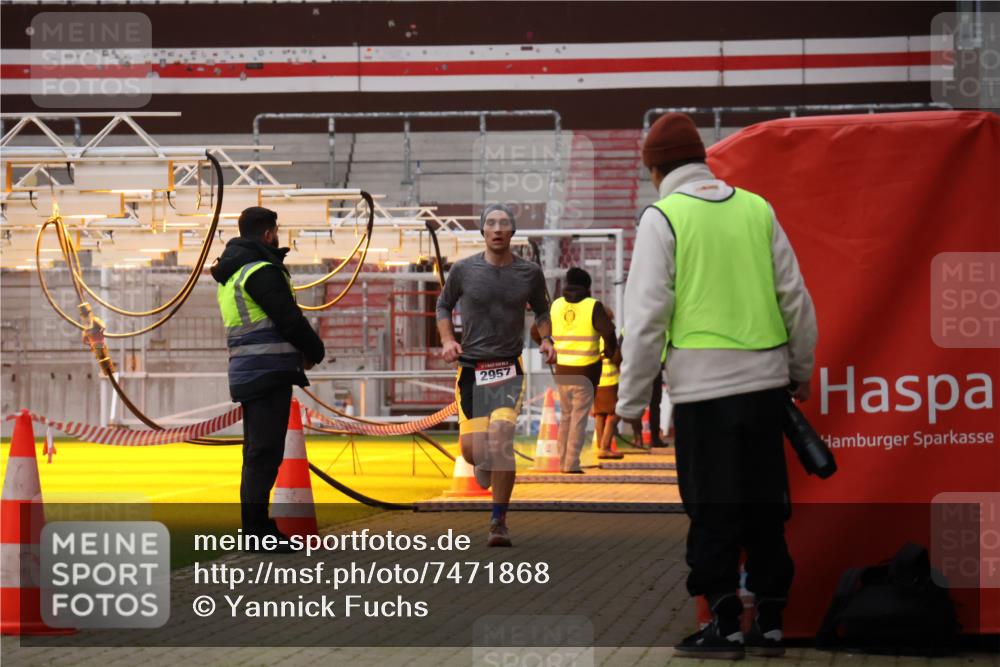 08.12.2024 - St. Pauli X-Mass-Run No. 14 Yannick Fuchs http://msf.ph/oto/7471868 08.12.2024 09:50:37 Ziel 2957, 3164 meine-sportfotos.de