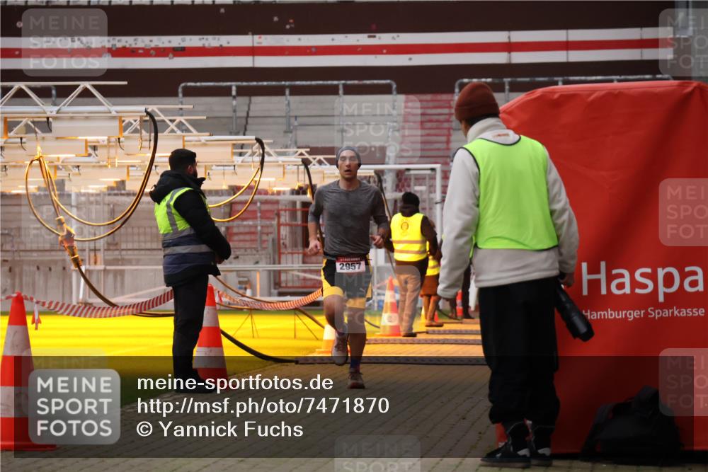 08.12.2024 - St. Pauli X-Mass-Run No. 14 Yannick Fuchs http://msf.ph/oto/7471870 08.12.2024 09:50:37 Ziel 2957, 3164 meine-sportfotos.de