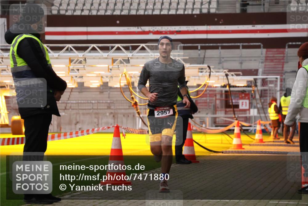 08.12.2024 - St. Pauli X-Mass-Run No. 14 Yannick Fuchs http://msf.ph/oto/7471880 08.12.2024 09:50:40 Ziel 2957 meine-sportfotos.de