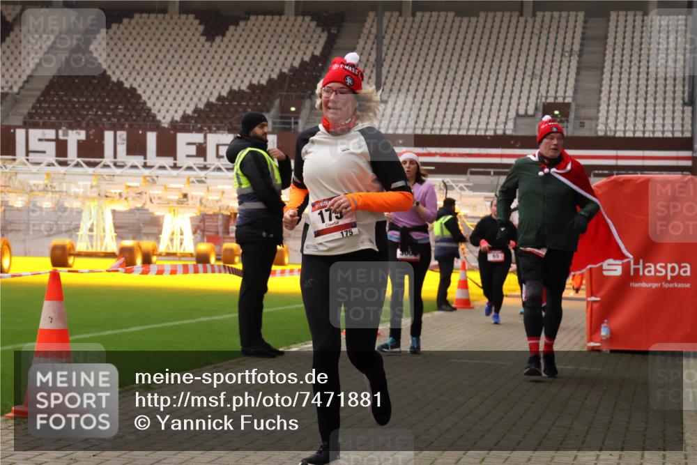 08.12.2024 - St. Pauli X-Mass-Run No. 14 Yannick Fuchs http://msf.ph/oto/7471881 08.12.2024 10:06:04 Ziel 40, 65, 175, 1068, 1232, 1243, 2306, 2308, 2344, 2435, 2474, 2908, 3006, 3115, 3118, 3184 meine-sportfotos.de