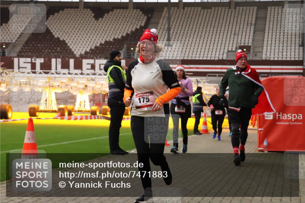08.12.2024 - St. Pauli X-Mass-Run No. 14 Yannick Fuchs http://msf.ph/oto/7471883 08.12.2024 10:06:04 Ziel 40, 65, 175, 1068, 1232, 1243, 2306, 2308, 2344, 2435, 2474, 2908, 3006, 3115, 3118, 3184 meine-sportfotos.de