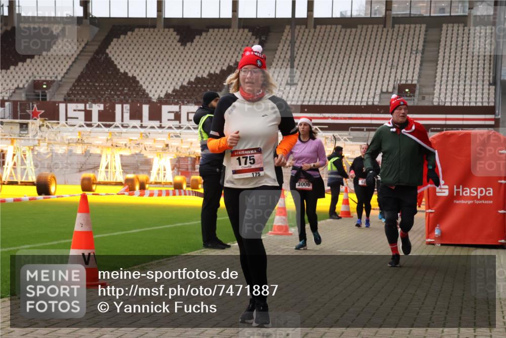 08.12.2024 - St. Pauli X-Mass-Run No. 14 Yannick Fuchs http://msf.ph/oto/7471887 08.12.2024 10:06:04 Ziel 40, 65, 175, 1068, 1232, 1243, 2306, 2308, 2344, 2435, 2474, 2908, 3006, 3115, 3118, 3184 meine-sportfotos.de