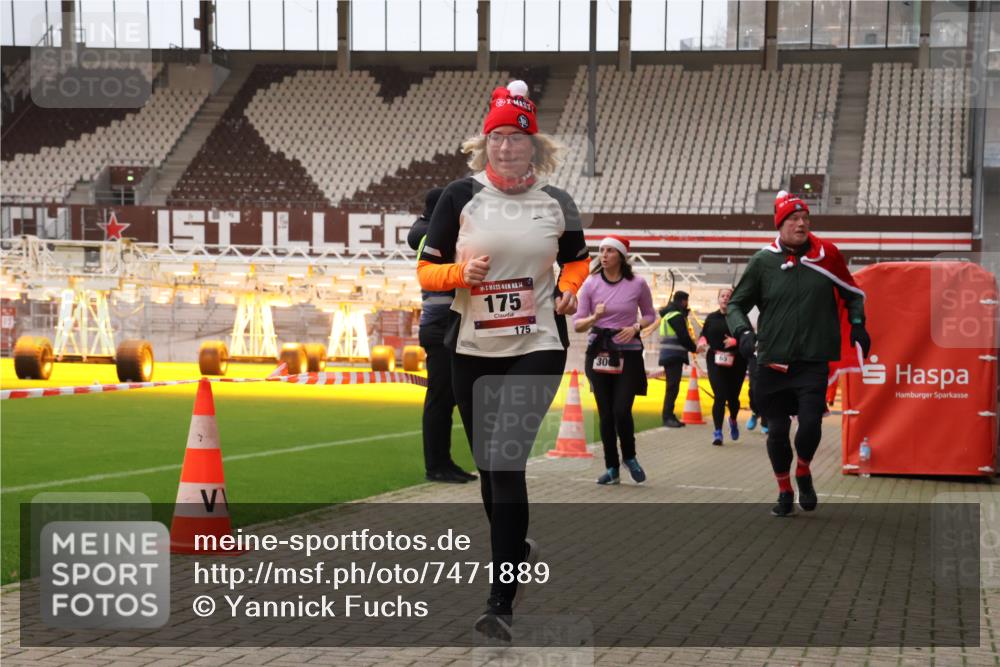 08.12.2024 - St. Pauli X-Mass-Run No. 14 Yannick Fuchs http://msf.ph/oto/7471889 08.12.2024 10:06:04 Ziel 40, 65, 175, 1068, 1232, 1243, 2306, 2308, 2344, 2435, 2474, 2908, 3006, 3115, 3118, 3184 meine-sportfotos.de