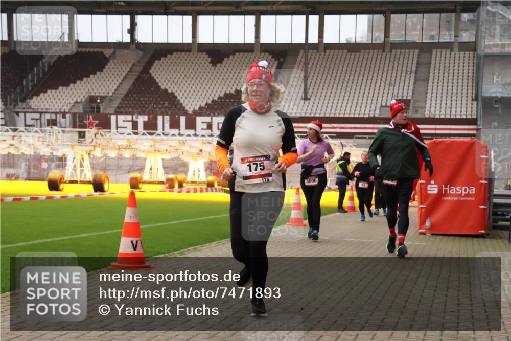08.12.2024 - St. Pauli X-Mass-Run No. 14 Yannick Fuchs http://msf.ph/oto/7471893 08.12.2024 10:06:04 Ziel 40, 65, 175, 1068, 1232, 1243, 2306, 2308, 2344, 2435, 2474, 2908, 3006, 3115, 3118, 3184 meine-sportfotos.de
