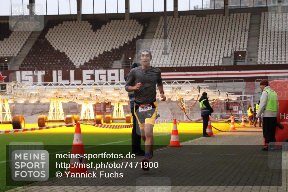 08.12.2024 - St. Pauli X-Mass-Run No. 14 Yannick Fuchs http://msf.ph/oto/7471900 08.12.2024 09:50:43 Ziel 2957 meine-sportfotos.de