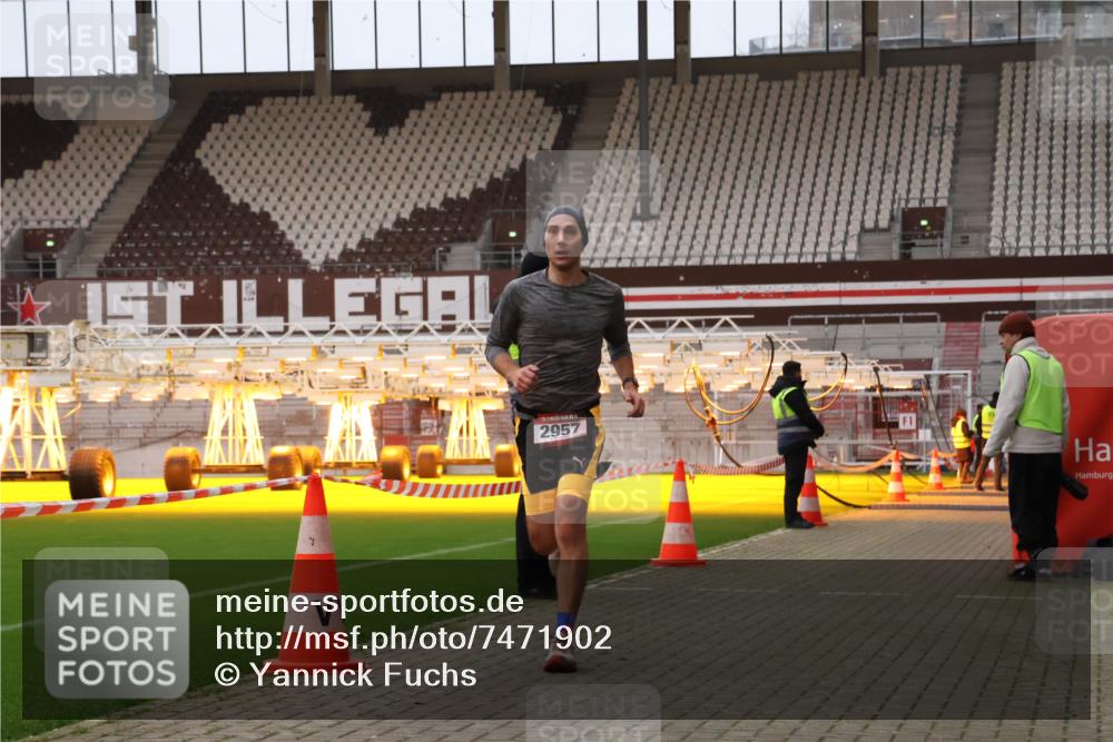 08.12.2024 - St. Pauli X-Mass-Run No. 14 Yannick Fuchs http://msf.ph/oto/7471902 08.12.2024 09:50:43 Ziel 2957 meine-sportfotos.de