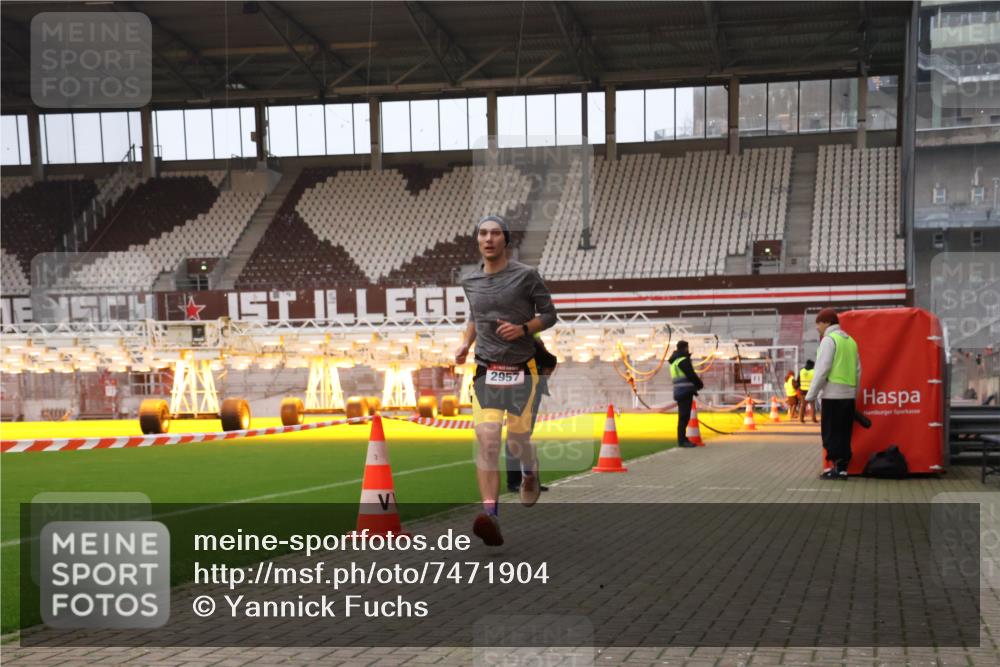 08.12.2024 - St. Pauli X-Mass-Run No. 14 Yannick Fuchs http://msf.ph/oto/7471904 08.12.2024 09:50:43 Ziel 2957 meine-sportfotos.de