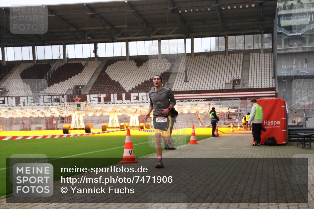 08.12.2024 - St. Pauli X-Mass-Run No. 14 Yannick Fuchs http://msf.ph/oto/7471906 08.12.2024 09:50:43 Ziel 2957 meine-sportfotos.de