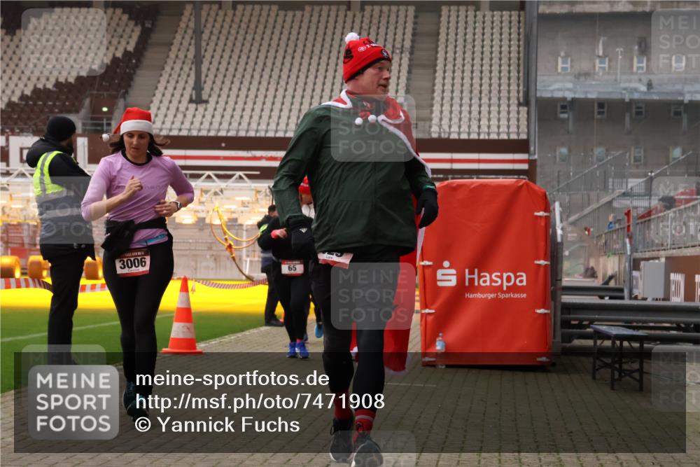 08.12.2024 - St. Pauli X-Mass-Run No. 14 Yannick Fuchs http://msf.ph/oto/7471908 08.12.2024 10:06:06 Ziel 40, 65, 175, 1013, 1016, 1068, 1232, 1243, 1563, 2474, 3006, 3115, 3118, 3184 meine-sportfotos.de