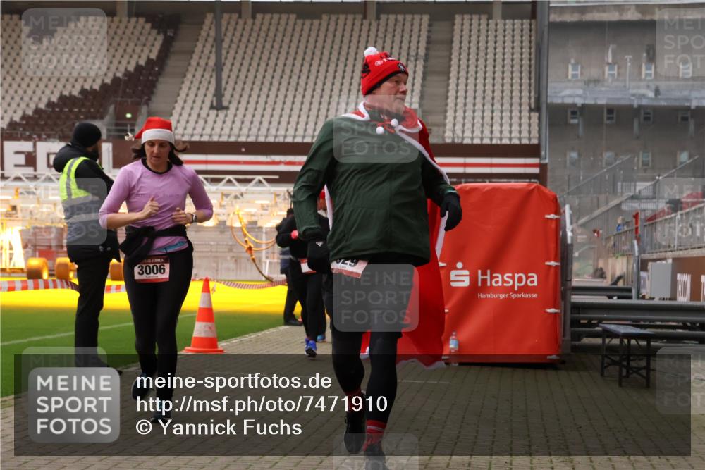08.12.2024 - St. Pauli X-Mass-Run No. 14 Yannick Fuchs http://msf.ph/oto/7471910 08.12.2024 10:06:06 Ziel 40, 65, 175, 1013, 1016, 1068, 1232, 1243, 1563, 2474, 3006, 3115, 3118, 3184 meine-sportfotos.de