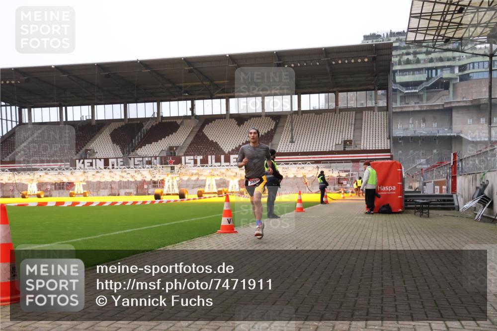 08.12.2024 - St. Pauli X-Mass-Run No. 14 Yannick Fuchs http://msf.ph/oto/7471911 08.12.2024 09:50:43 Ziel 2957 meine-sportfotos.de