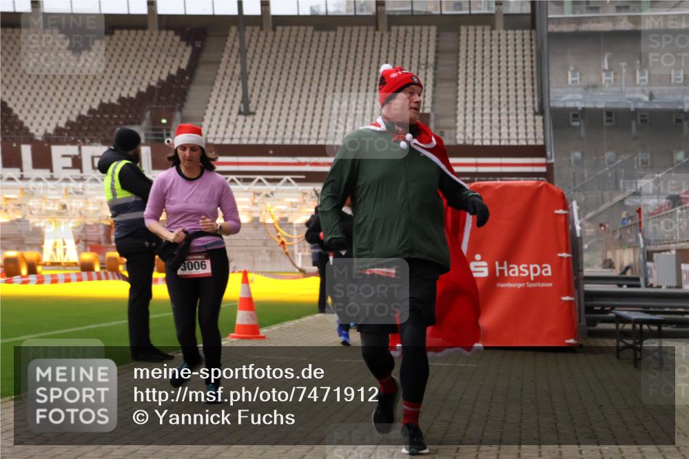 08.12.2024 - St. Pauli X-Mass-Run No. 14 Yannick Fuchs http://msf.ph/oto/7471912 08.12.2024 10:06:06 Ziel 40, 65, 175, 1013, 1016, 1068, 1232, 1243, 1563, 2474, 3006, 3115, 3118, 3184 meine-sportfotos.de