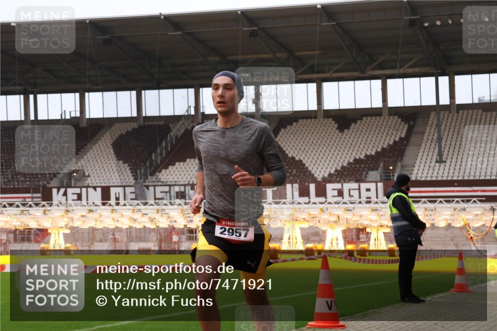 08.12.2024 - St. Pauli X-Mass-Run No. 14 Yannick Fuchs http://msf.ph/oto/7471921 08.12.2024 09:50:44 Ziel 2957 meine-sportfotos.de