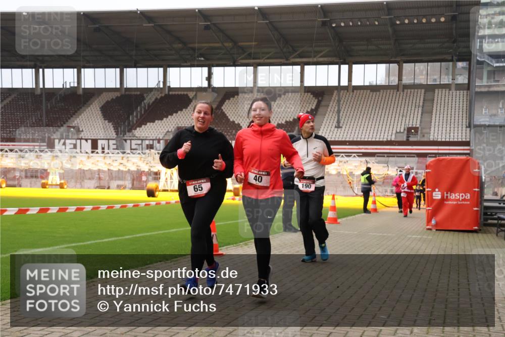 08.12.2024 - St. Pauli X-Mass-Run No. 14 Yannick Fuchs http://msf.ph/oto/7471933 08.12.2024 10:06:11 Ziel 40, 65, 175, 696, 1013, 1016, 1068, 1232, 1243, 1563, 2474, 2894, 3006, 3184 meine-sportfotos.de