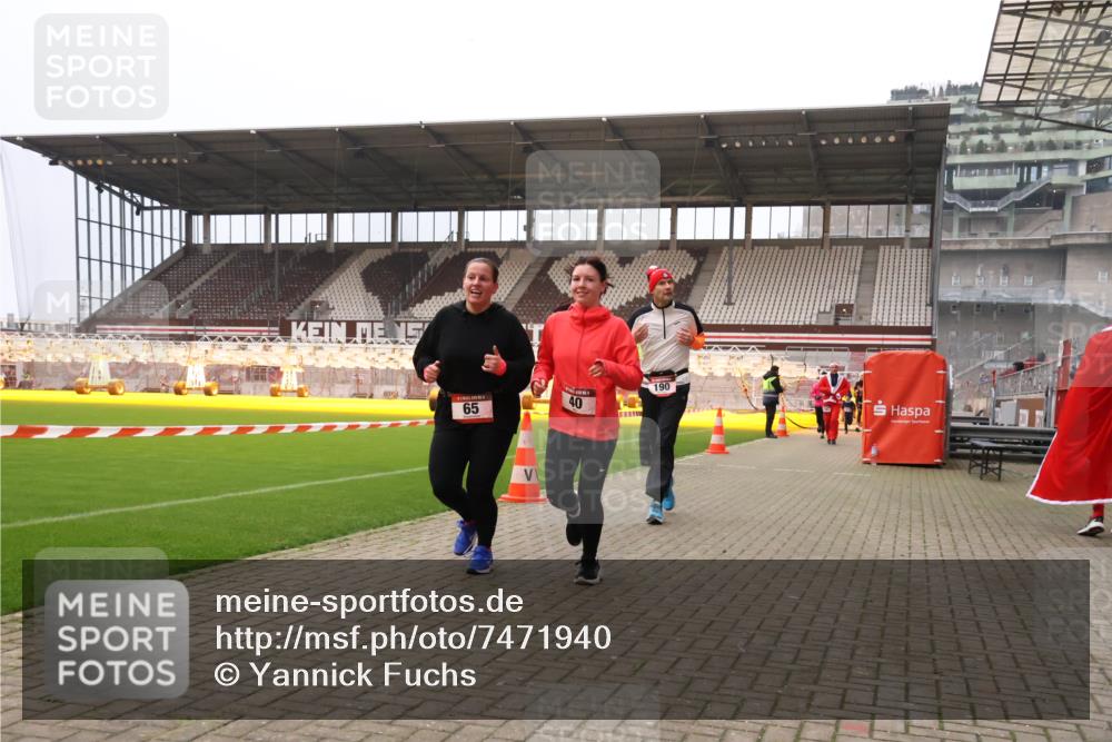 08.12.2024 - St. Pauli X-Mass-Run No. 14 Yannick Fuchs http://msf.ph/oto/7471940 08.12.2024 10:06:11 Ziel 40, 65, 175, 696, 1013, 1016, 1068, 1232, 1243, 1563, 2474, 2894, 3006, 3184 meine-sportfotos.de