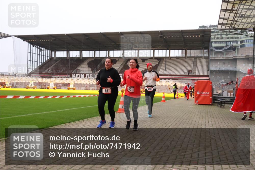 08.12.2024 - St. Pauli X-Mass-Run No. 14 Yannick Fuchs http://msf.ph/oto/7471942 08.12.2024 10:06:11 Ziel 40, 65, 175, 696, 1013, 1016, 1068, 1232, 1243, 1563, 2474, 2894, 3006, 3184 meine-sportfotos.de
