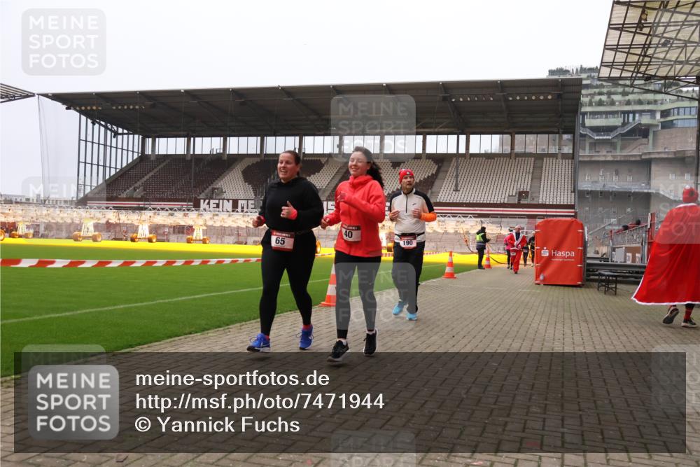 08.12.2024 - St. Pauli X-Mass-Run No. 14 Yannick Fuchs http://msf.ph/oto/7471944 08.12.2024 10:06:11 Ziel 40, 65, 175, 696, 1013, 1016, 1068, 1232, 1243, 1563, 2474, 2894, 3006, 3184 meine-sportfotos.de