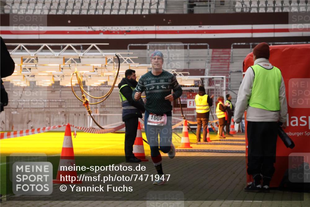 08.12.2024 - St. Pauli X-Mass-Run No. 14 Yannick Fuchs http://msf.ph/oto/7471947 08.12.2024 09:51:02 Ziel 2, 1607 meine-sportfotos.de