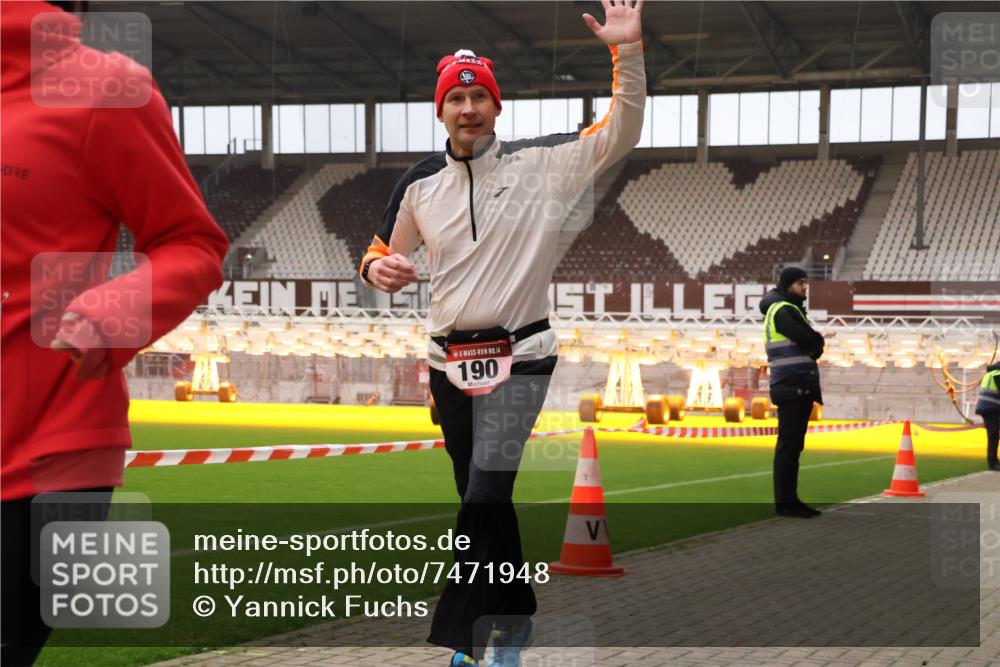 08.12.2024 - St. Pauli X-Mass-Run No. 14 Yannick Fuchs http://msf.ph/oto/7471948 08.12.2024 10:06:12 Ziel 40, 65, 175, 696, 1013, 1016, 1068, 1232, 1243, 1563, 2474, 2894, 3006, 3184 meine-sportfotos.de