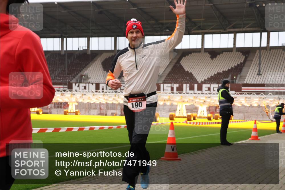 08.12.2024 - St. Pauli X-Mass-Run No. 14 Yannick Fuchs http://msf.ph/oto/7471949 08.12.2024 10:06:12 Ziel 40, 65, 175, 696, 1013, 1016, 1068, 1232, 1243, 1563, 2474, 2894, 3006, 3184 meine-sportfotos.de