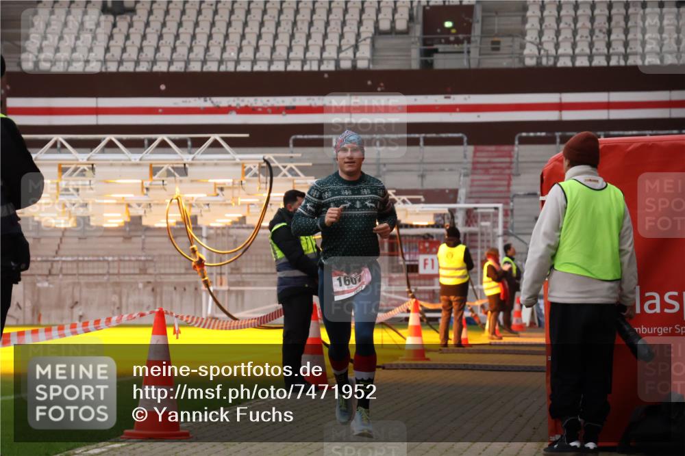 08.12.2024 - St. Pauli X-Mass-Run No. 14 Yannick Fuchs http://msf.ph/oto/7471952 08.12.2024 09:51:03 Ziel 2, 1607 meine-sportfotos.de