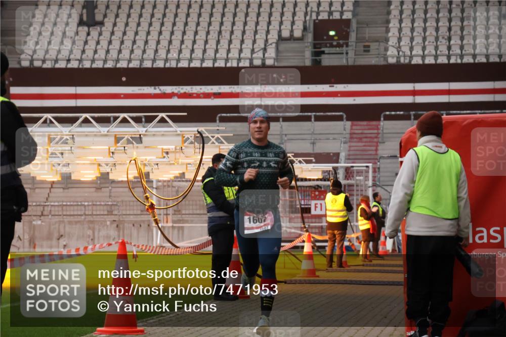08.12.2024 - St. Pauli X-Mass-Run No. 14 Yannick Fuchs http://msf.ph/oto/7471953 08.12.2024 09:51:03 Ziel 2, 1607 meine-sportfotos.de