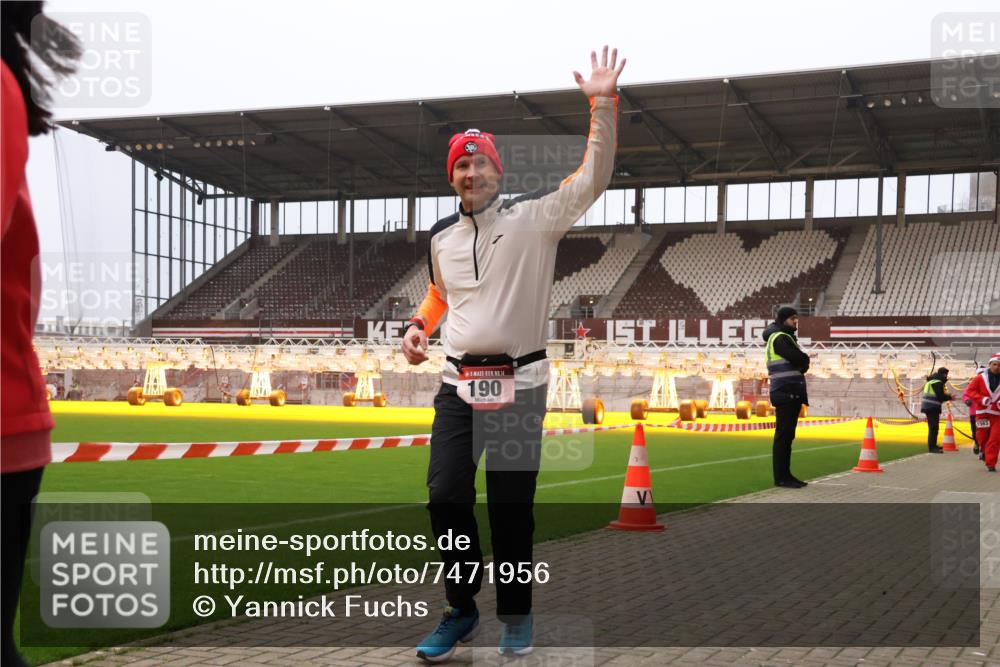 08.12.2024 - St. Pauli X-Mass-Run No. 14 Yannick Fuchs http://msf.ph/oto/7471956 08.12.2024 10:06:12 Ziel 40, 65, 175, 696, 1013, 1016, 1068, 1232, 1243, 1563, 2474, 2894, 3006, 3184 meine-sportfotos.de