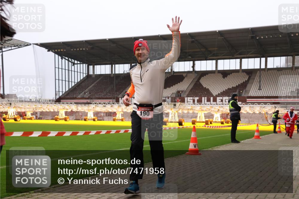 08.12.2024 - St. Pauli X-Mass-Run No. 14 Yannick Fuchs http://msf.ph/oto/7471958 08.12.2024 10:06:12 Ziel 40, 65, 175, 696, 1013, 1016, 1068, 1232, 1243, 1563, 2474, 2894, 3006, 3184 meine-sportfotos.de