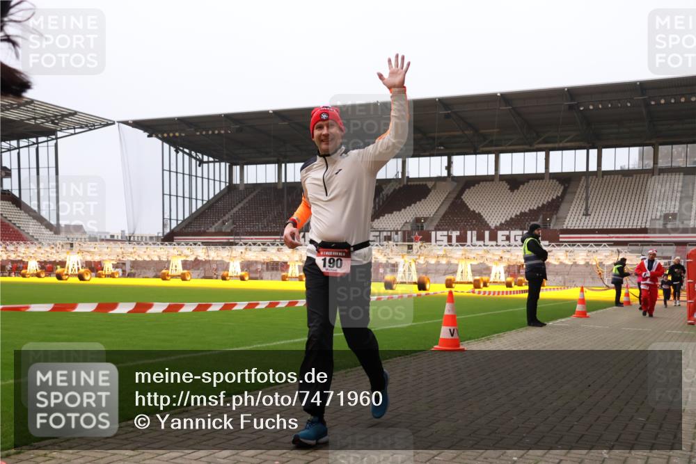 08.12.2024 - St. Pauli X-Mass-Run No. 14 Yannick Fuchs http://msf.ph/oto/7471960 08.12.2024 10:06:13 Ziel 40, 65, 175, 696, 1013, 1016, 1068, 1232, 1243, 1563, 2474, 2894, 3006 meine-sportfotos.de