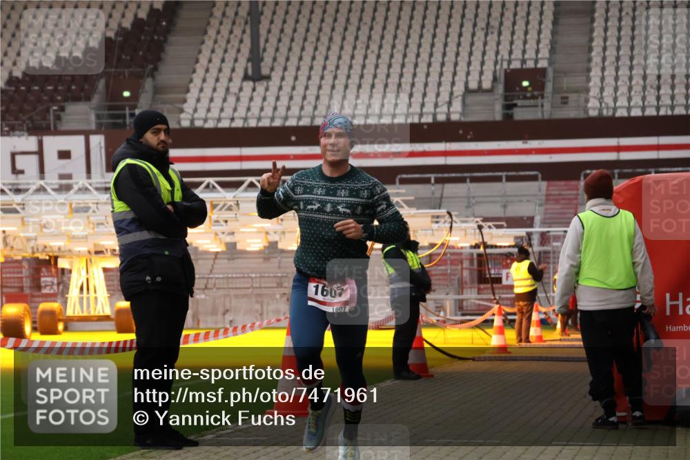 08.12.2024 - St. Pauli X-Mass-Run No. 14 Yannick Fuchs http://msf.ph/oto/7471961 08.12.2024 09:51:04 Ziel 2, 1607 meine-sportfotos.de
