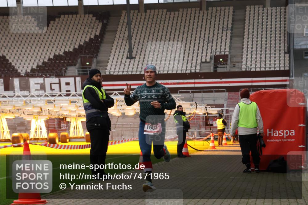 08.12.2024 - St. Pauli X-Mass-Run No. 14 Yannick Fuchs http://msf.ph/oto/7471965 08.12.2024 09:51:04 Ziel 2, 1607 meine-sportfotos.de